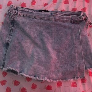 Cute mini Denim skirt size medium